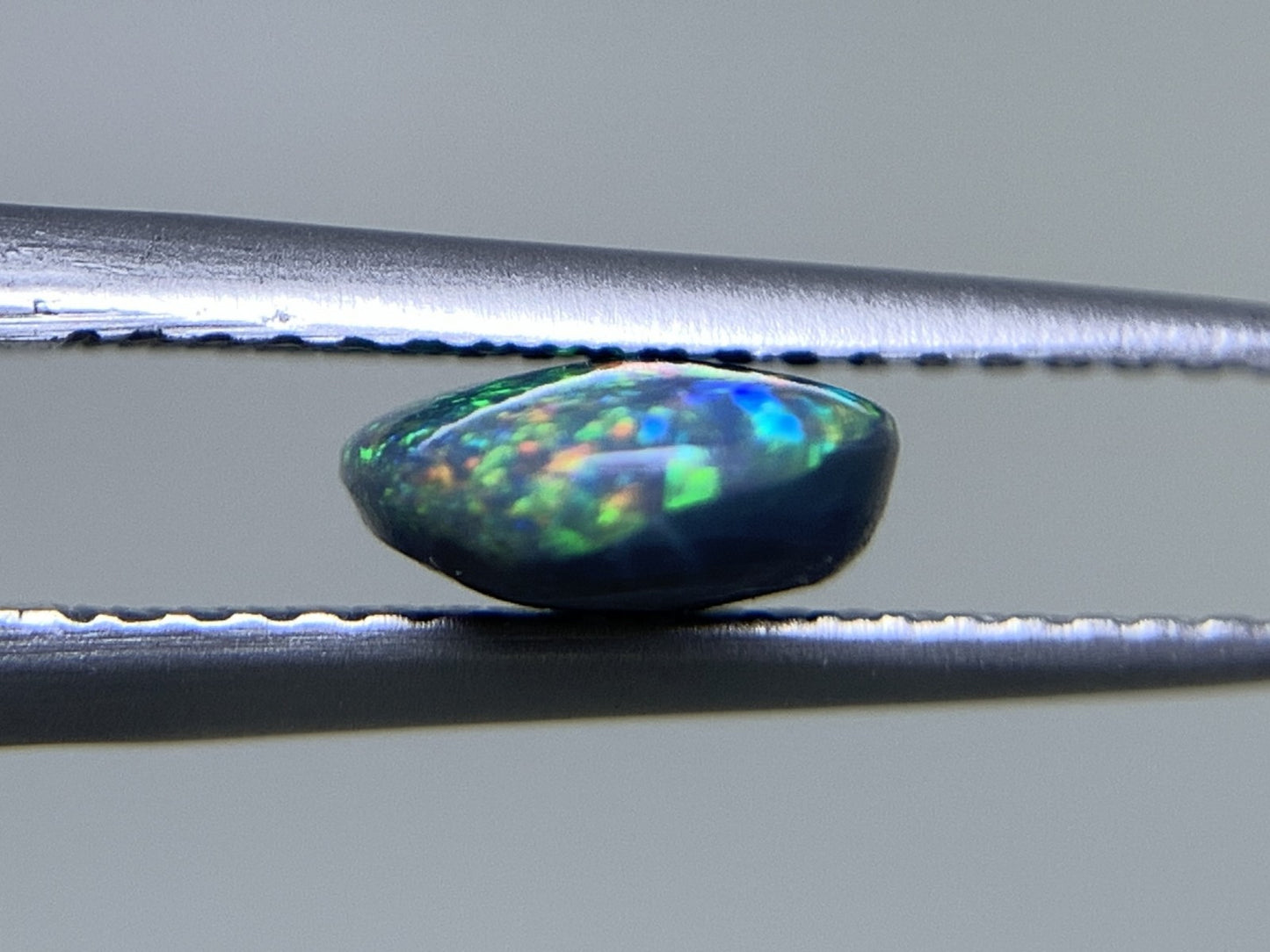 ブラックオパール 天然  1.312ct  宝石ソーティング付き  10.2㎜×6.8㎜×3.0㎜ ルース（ 裸石 ）  5805Y