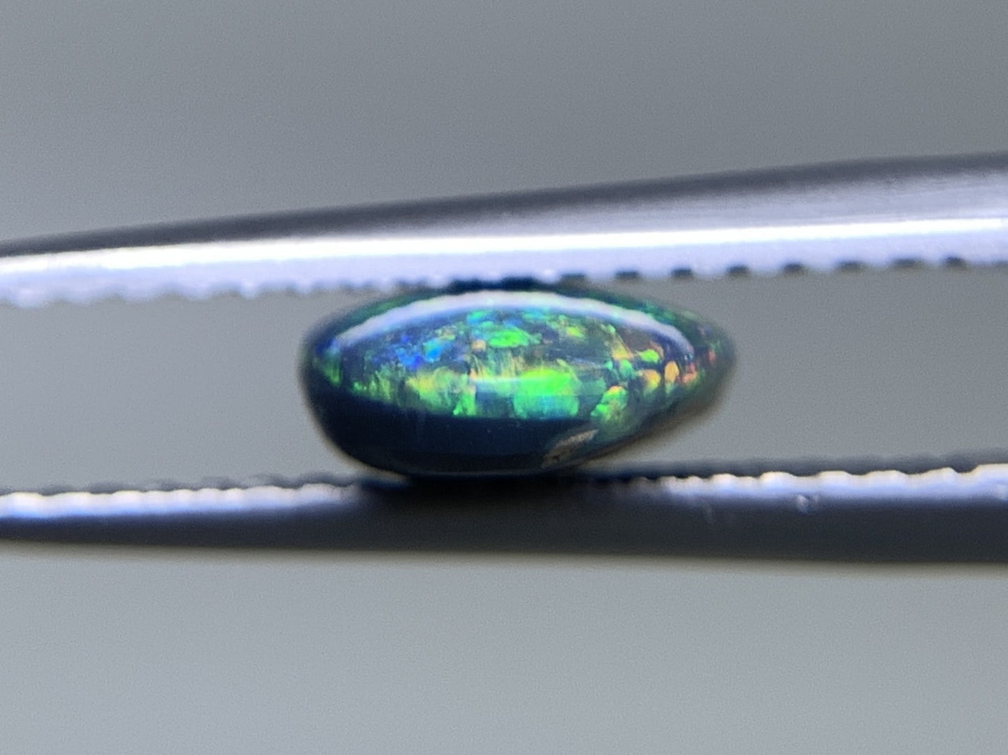 ブラックオパール 天然  1.312ct  宝石ソーティング付き  10.2㎜×6.8㎜×3.0㎜ ルース（ 裸石 ）  5805Y