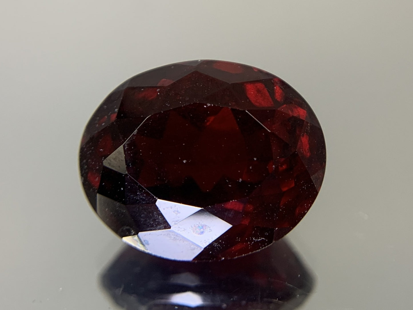 ガーネット 天然 12.391ct 宝石ソーティング付き 14.7㎜×11.9㎜×8.1㎜ ルース（ 裸石 ） 7763Y