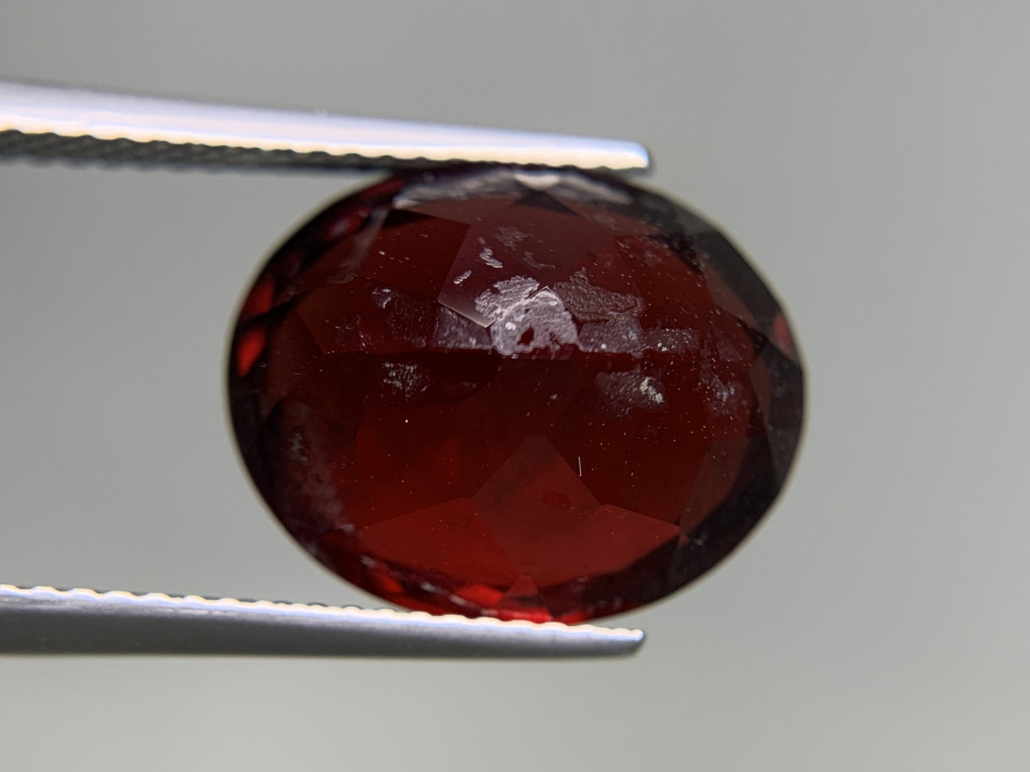 ガーネット 天然 12.391ct 宝石ソーティング付き 14.7㎜×11.9㎜×8.1㎜ ルース（ 裸石 ） 7763Y