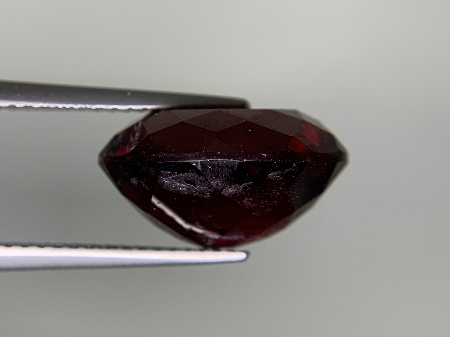 ガーネット 天然 12.391ct 宝石ソーティング付き 14.7㎜×11.9㎜×8.1㎜ ルース（ 裸石 ） 7763Y
