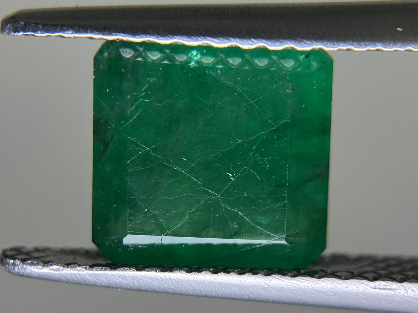 エメラルド 2.131ct 中央宝石ソーティング付き  7.68㎜×7.63㎜×4.78㎜  ルース（ 裸石 ） 4058YY