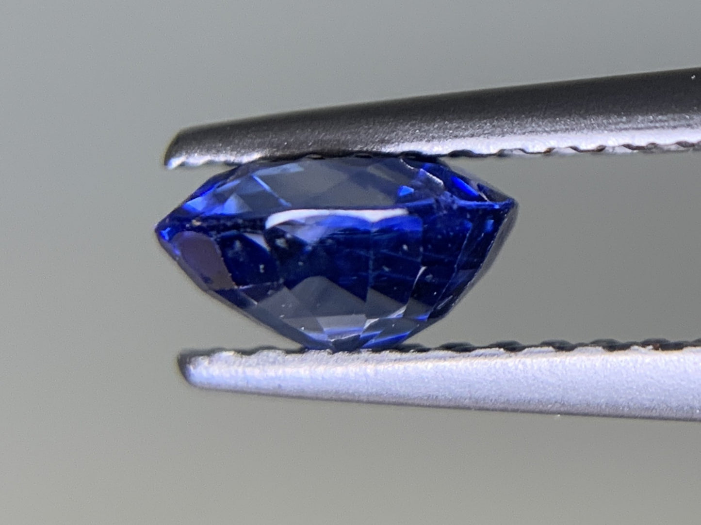 サファイア 1.016ct  宝石ソーティング付き  6.2㎜×5.6㎜×3.3㎜  ルース（ 裸石 ） 1707Y