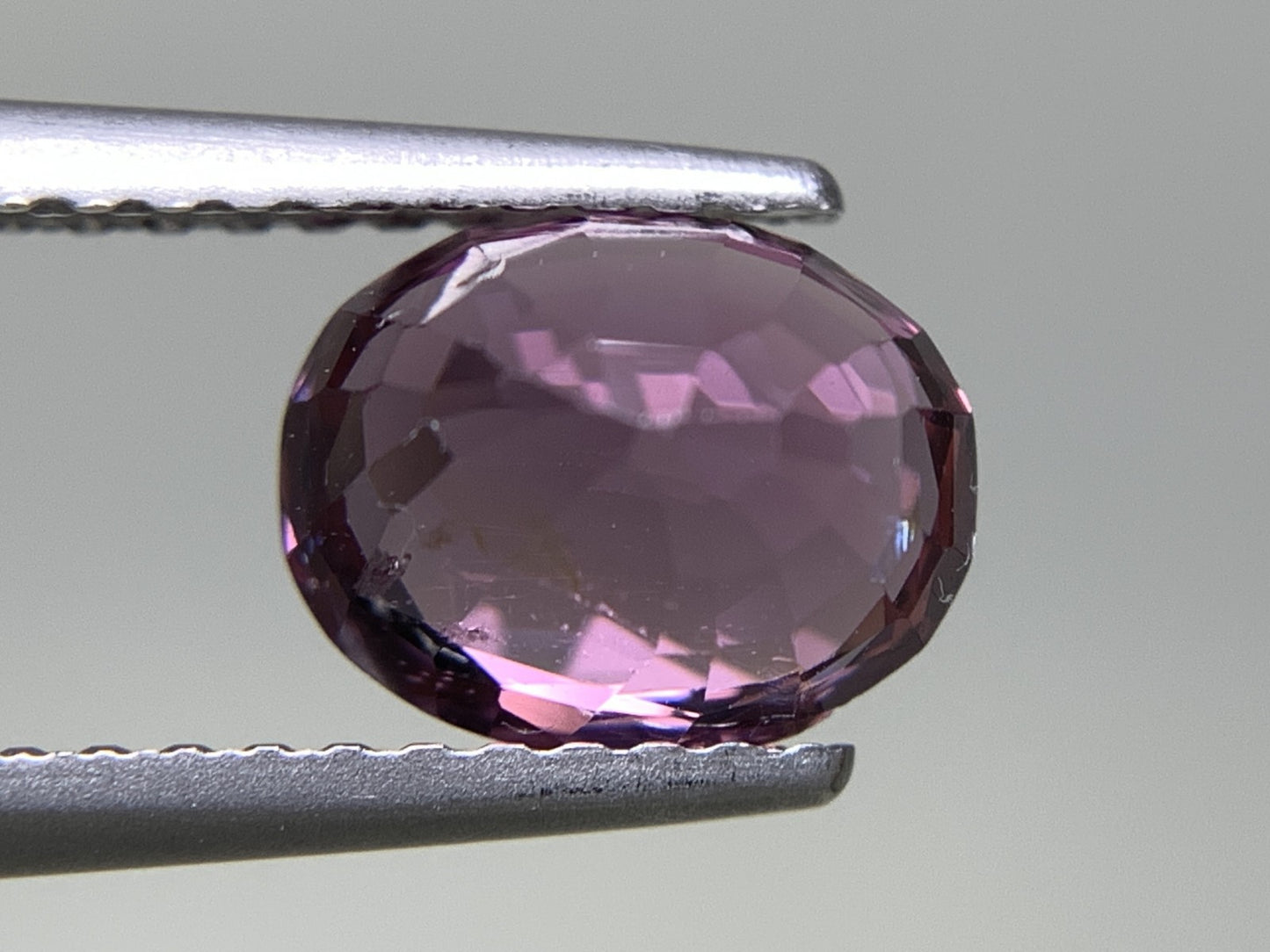 バイオレットスピネル 天然 1.634ct 宝石ソーティング付き 7.6㎜×6.1㎜×4.5㎜ ルース（ 裸石 ） 6588Y