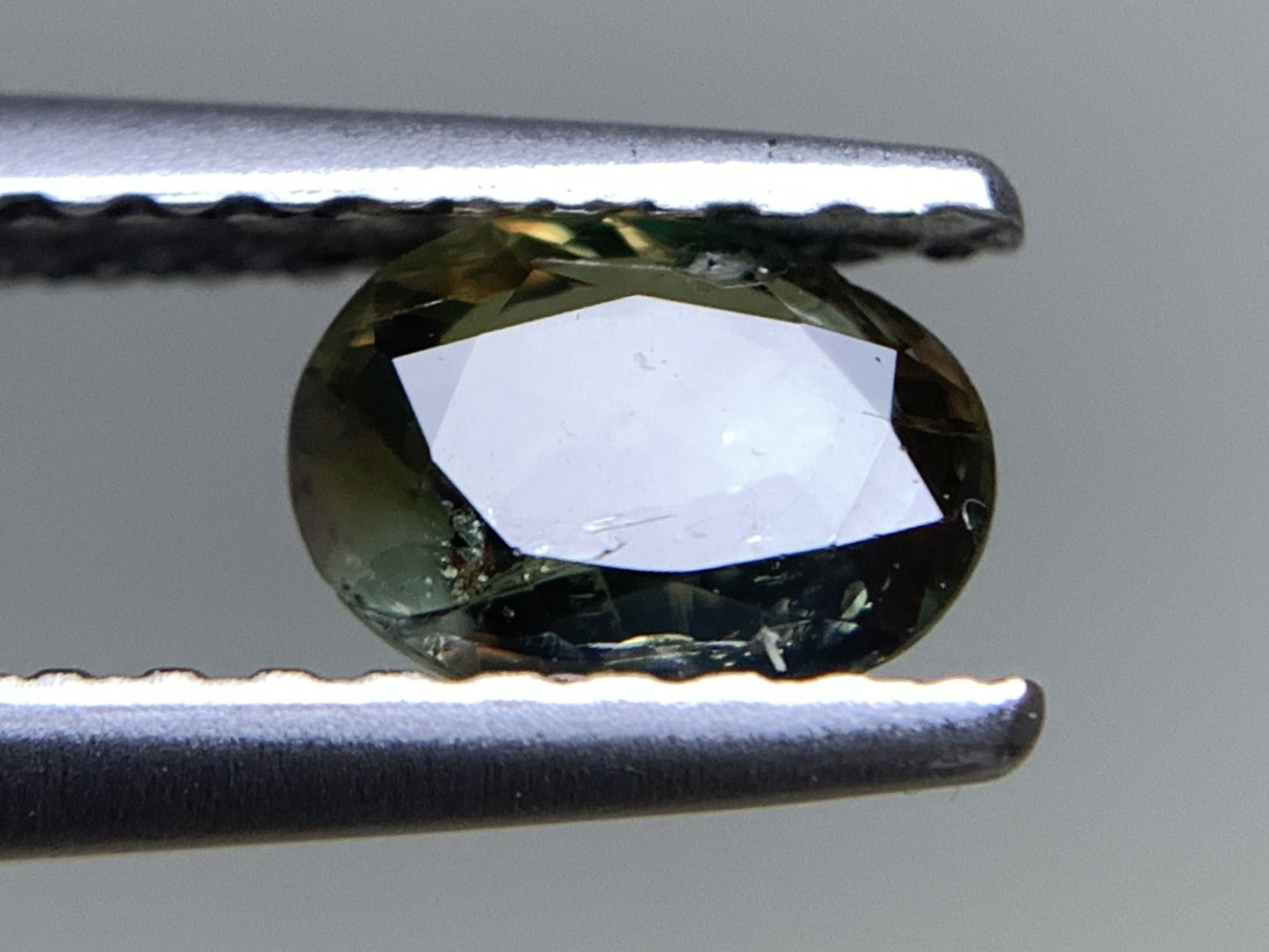 アレキサンドライト 0.485ct 中央宝石ソーティング付き 5.57㎜×4.19㎜×2.38㎜ 天然 ルース（ 裸石 ） 4900Y