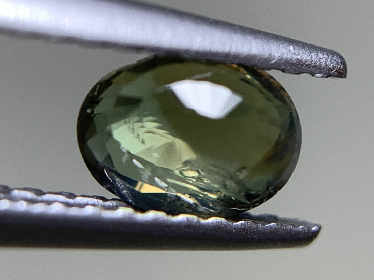 アレキサンドライト 0.485ct 中央宝石ソーティング付き 5.57㎜×4.19㎜×2.38㎜ 天然 ルース（ 裸石 ） 4900Y