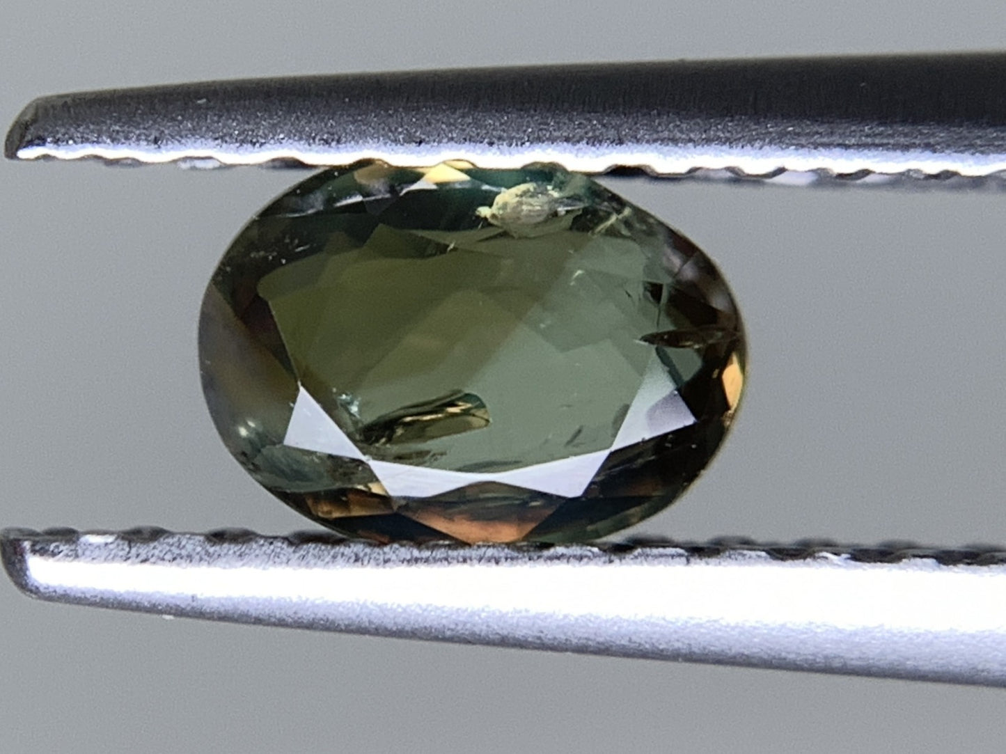 アレキサンドライト 0.485ct 中央宝石ソーティング付き 5.57㎜×4.19㎜×2.38㎜ 天然 ルース（ 裸石 ） 4900Y
