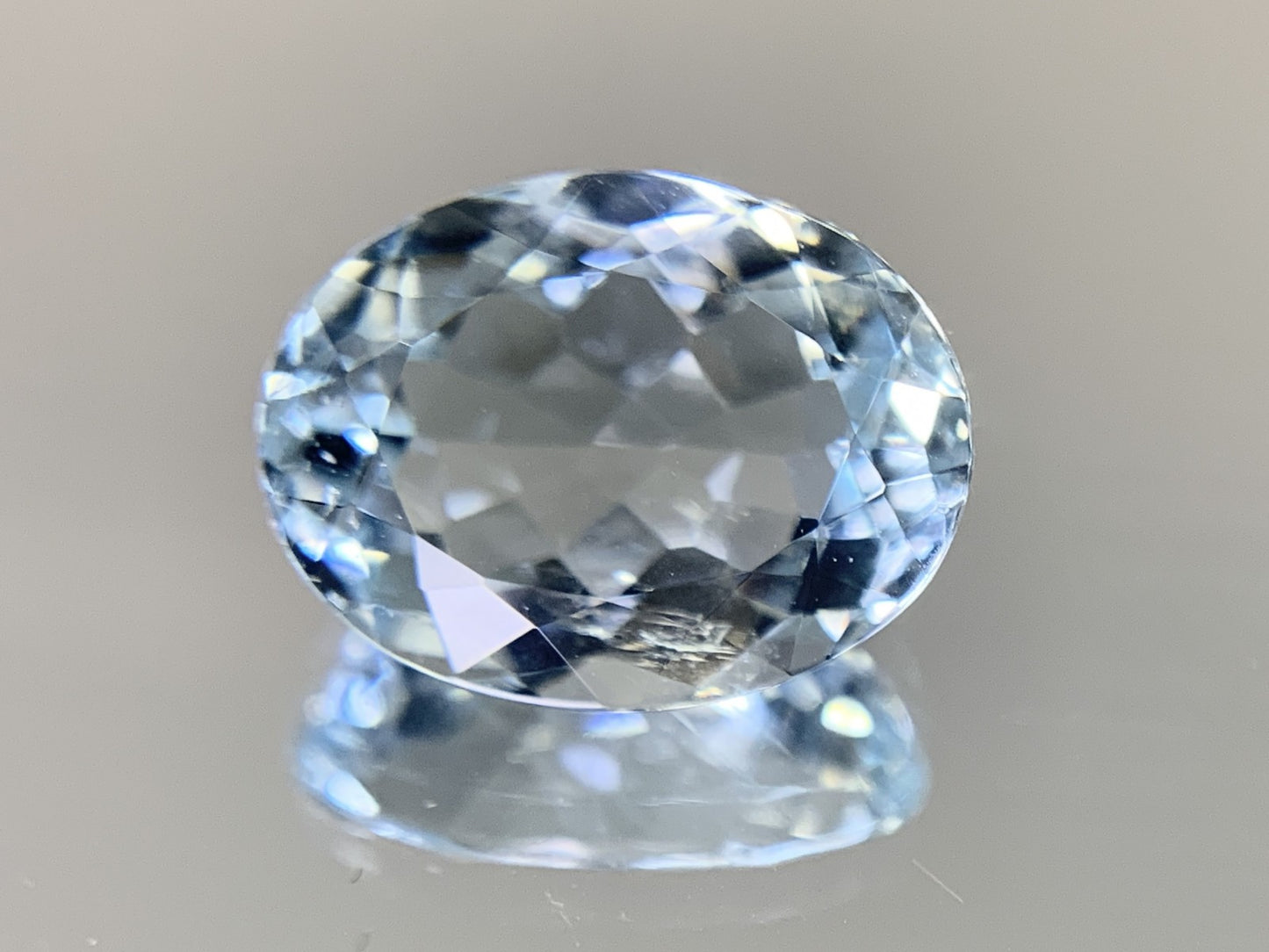 アクアマリン 4.116ct  宝石ソーティング付き  12.42㎜×9.44㎜×5.82㎜  ルース（ 裸石 ） 1844Y