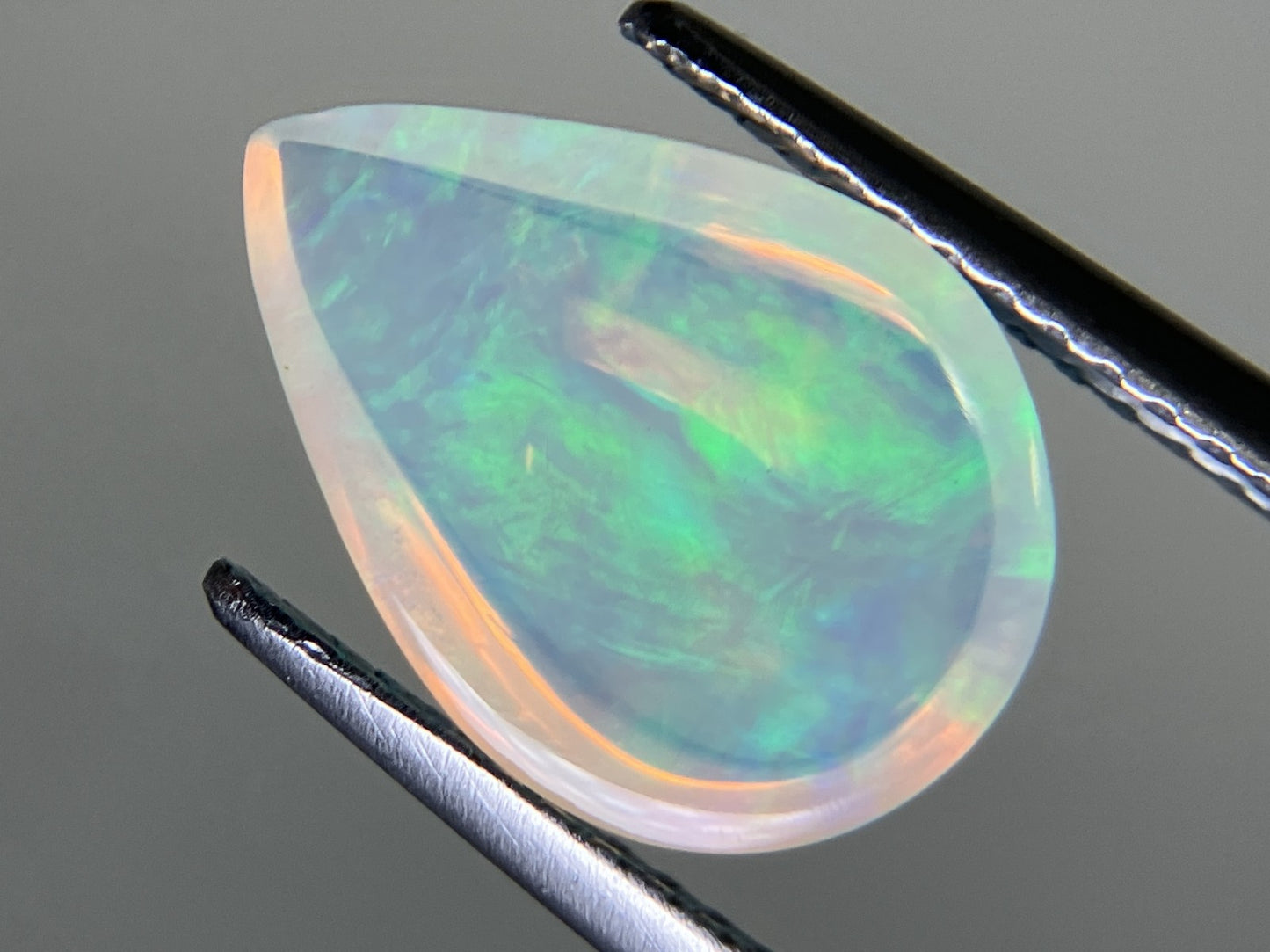 オパール 2.561ct  宝石ソーティング付き  12.7㎜×9.1㎜×4.9㎜  ルース（ 裸石 ） 3884YY