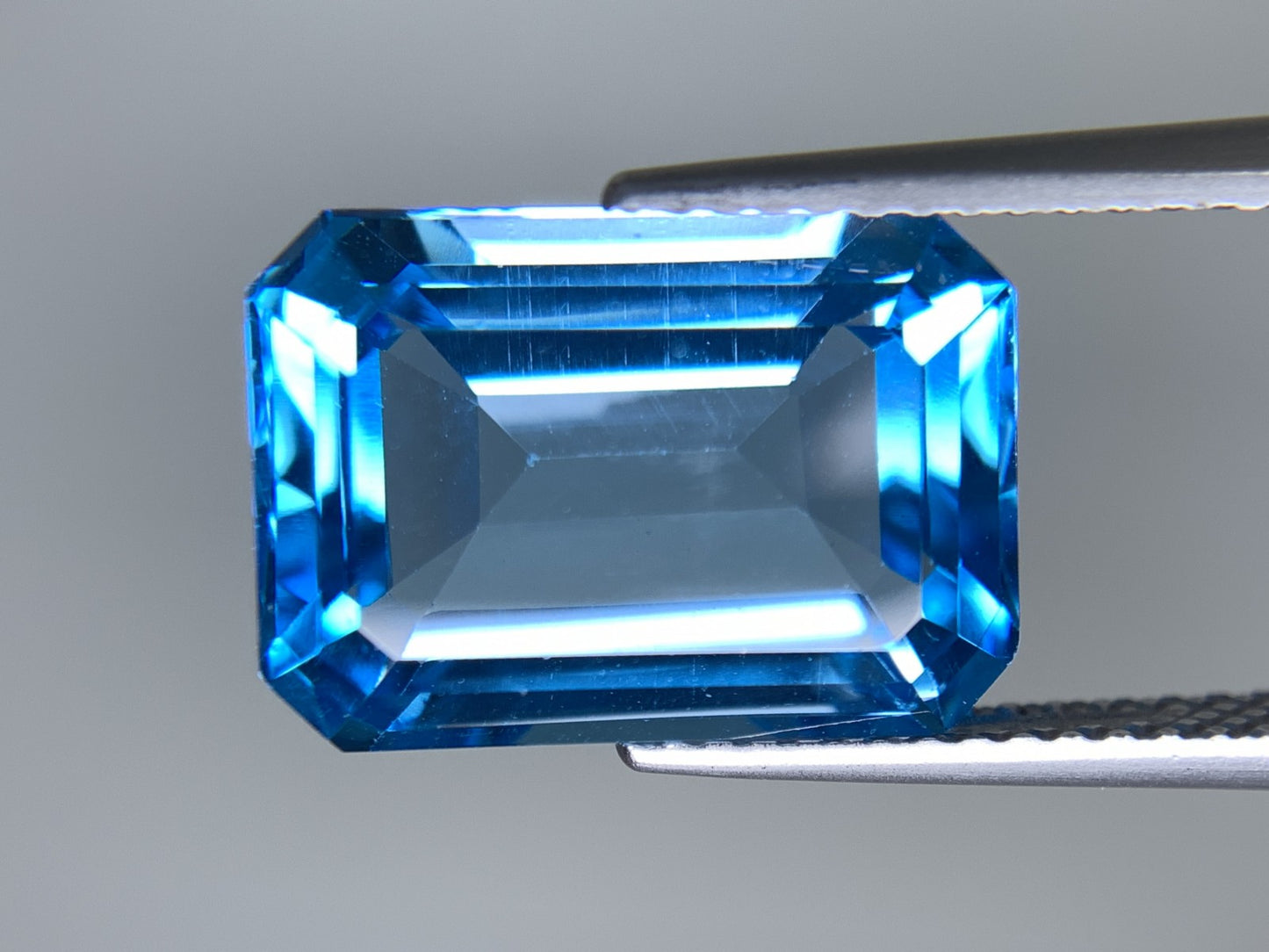 ブルートパーズ 天然 9.746ct 宝石ソーティング付き 14.0㎜×10.1㎜×6.6㎜ ルース（ 裸石 ） 6789Y