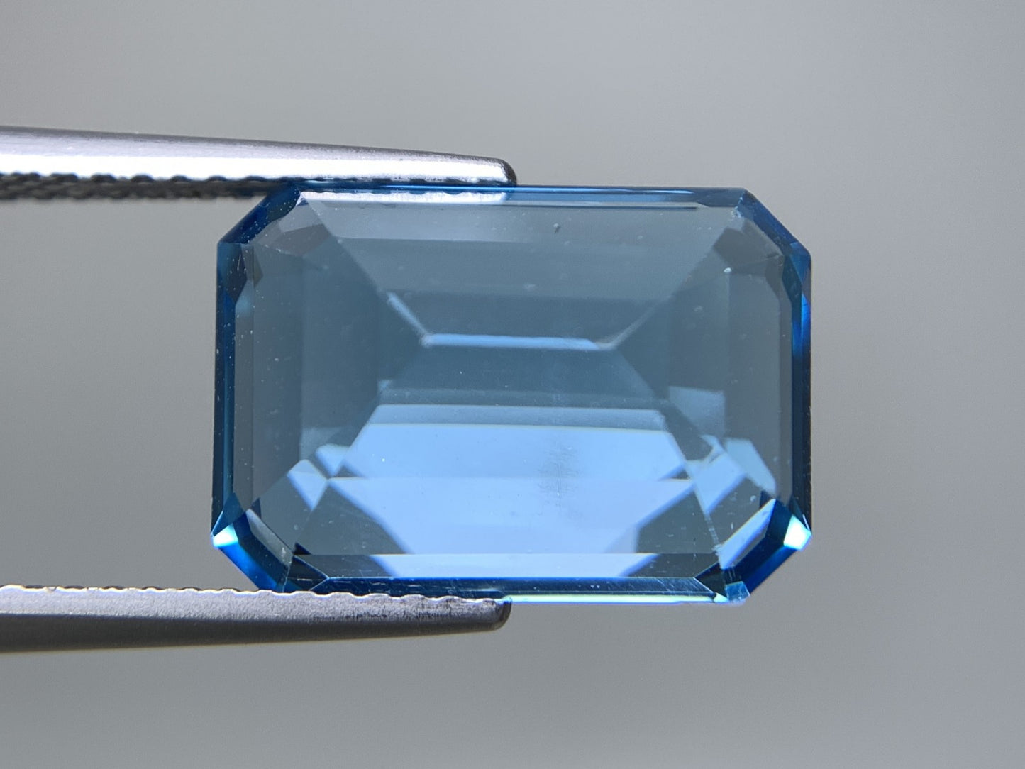 ブルートパーズ 天然 9.746ct 宝石ソーティング付き 14.0㎜×10.1㎜×6.6㎜ ルース（ 裸石 ） 6789Y