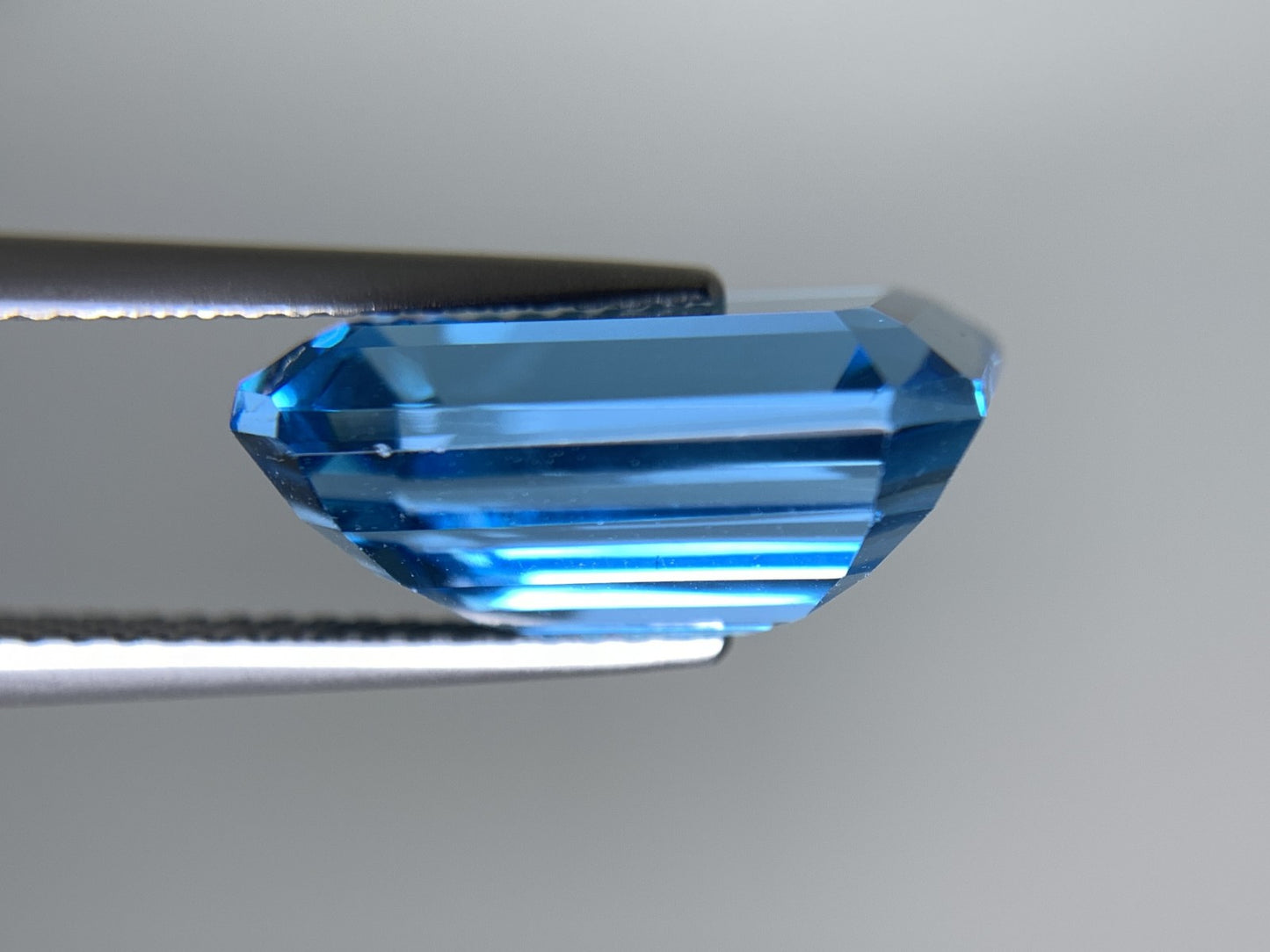 ブルートパーズ 天然 9.746ct 宝石ソーティング付き 14.0㎜×10.1㎜×6.6㎜ ルース（ 裸石 ） 6789Y