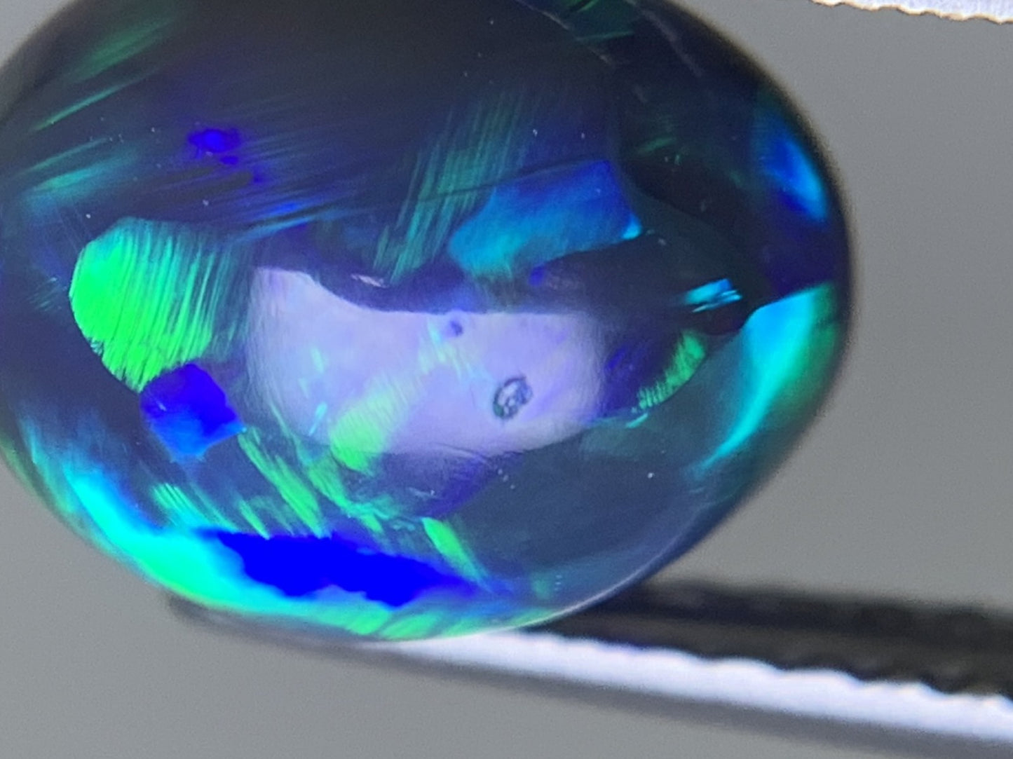 ブラックオパール 天然 2.790ct 宝石ソーティング付き 9.7㎜×7.7㎜×6.2㎜ ルース（ 裸石 ） 7760Y