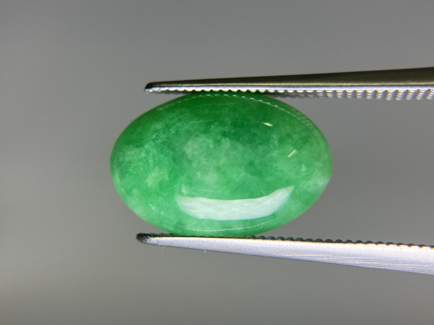ひすい（ヒスイ 翡翠） 4.850ct 宝石ソーティング付き 14.6㎜×9.7㎜×3.7㎜ ルース（ 裸石 ） 4825K