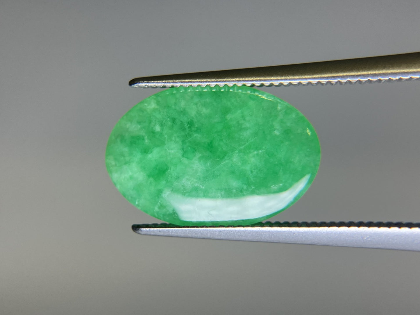 ひすい（ヒスイ 翡翠） 4.850ct 宝石ソーティング付き 14.6㎜×9.7㎜×3.7㎜ ルース（ 裸石 ） 4825K