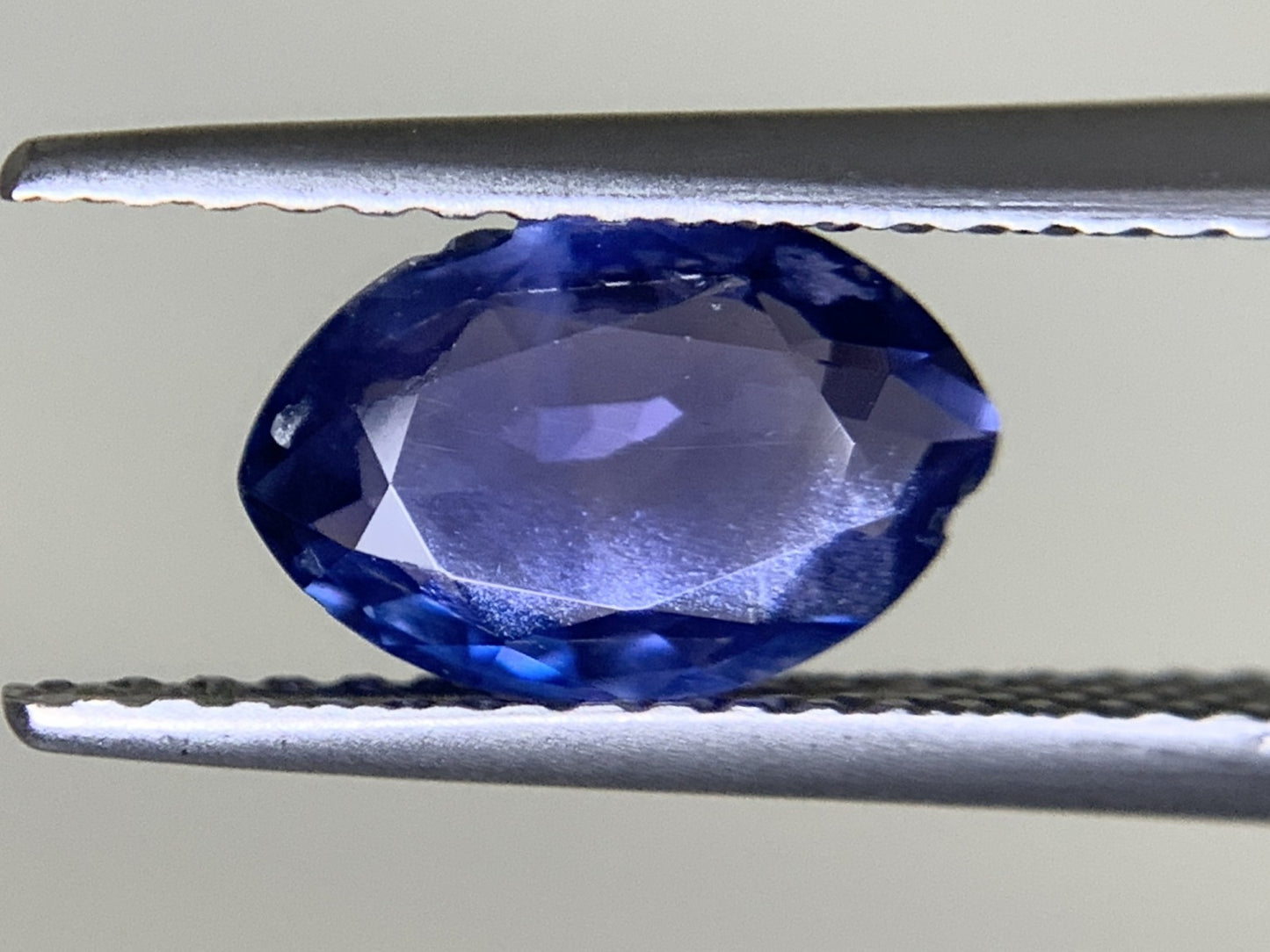 バイオレットサファイア 1.236ct  宝石ソーティング付き  8.7㎜×5.9㎜×2.7㎜  ルース（ 裸石 ） 4383Y