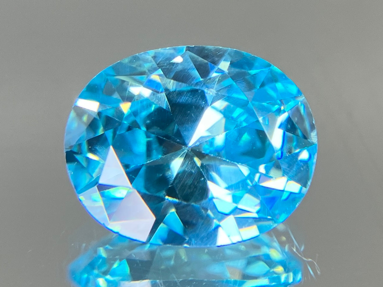 キュービックジルコニア 天然 4.156ct 宝石ソーティング付き 9.9㎜×7.9㎜×4.7㎜ ルース（ 裸石 ） 6977YY