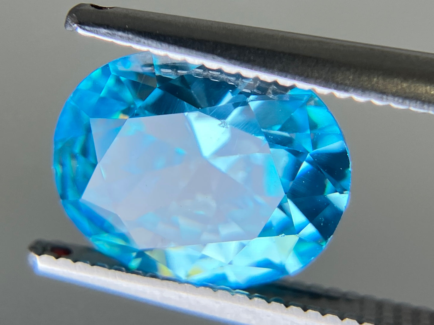 キュービックジルコニア 天然 4.156ct 宝石ソーティング付き 9.9㎜×7.9㎜×4.7㎜ ルース（ 裸石 ） 6977YY