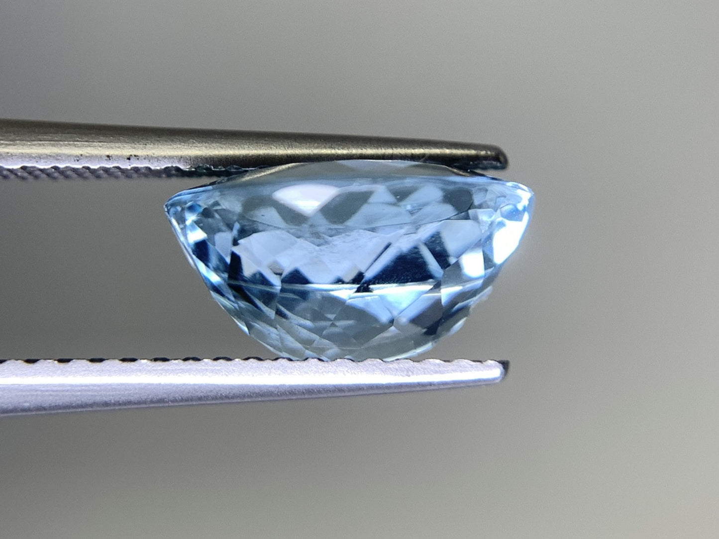 アクアマリン 3.121ct 宝石ソーティング付き  10.6㎜×9.4㎜×5.6㎜  ルース（ 裸石 ） 2425Y