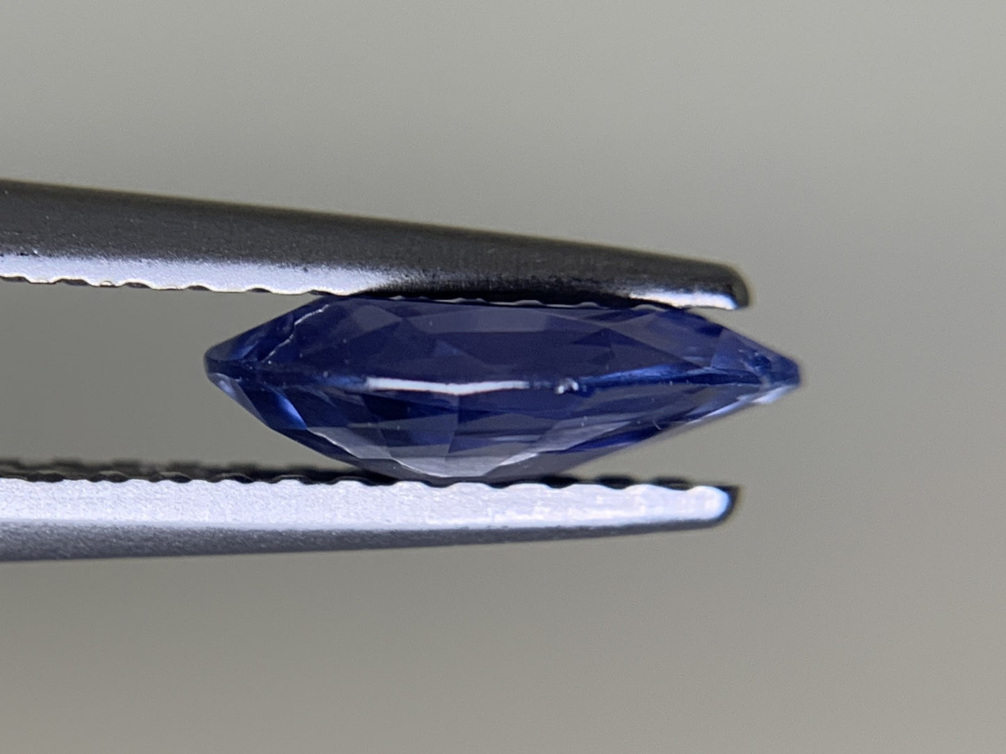 バイオレットサファイア 1.236ct  宝石ソーティング付き  8.7㎜×5.9㎜×2.7㎜  ルース（ 裸石 ） 4383Y