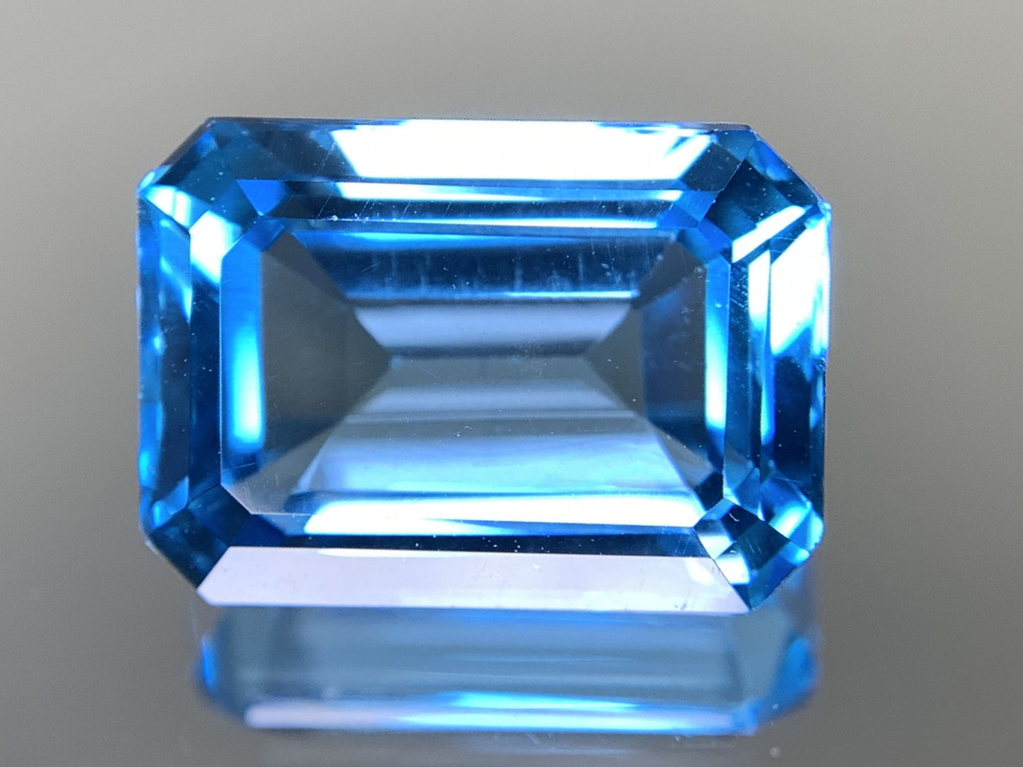 ブルートパーズ 天然 9.746ct 宝石ソーティング付き 14.0㎜×10.1㎜×6.6㎜ ルース（ 裸石 ） 6789Y