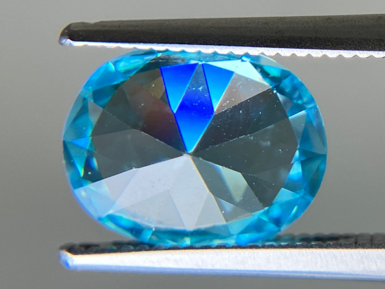 キュービックジルコニア 天然 4.156ct 宝石ソーティング付き 9.9㎜×7.9㎜×4.7㎜ ルース（ 裸石 ） 6977YY