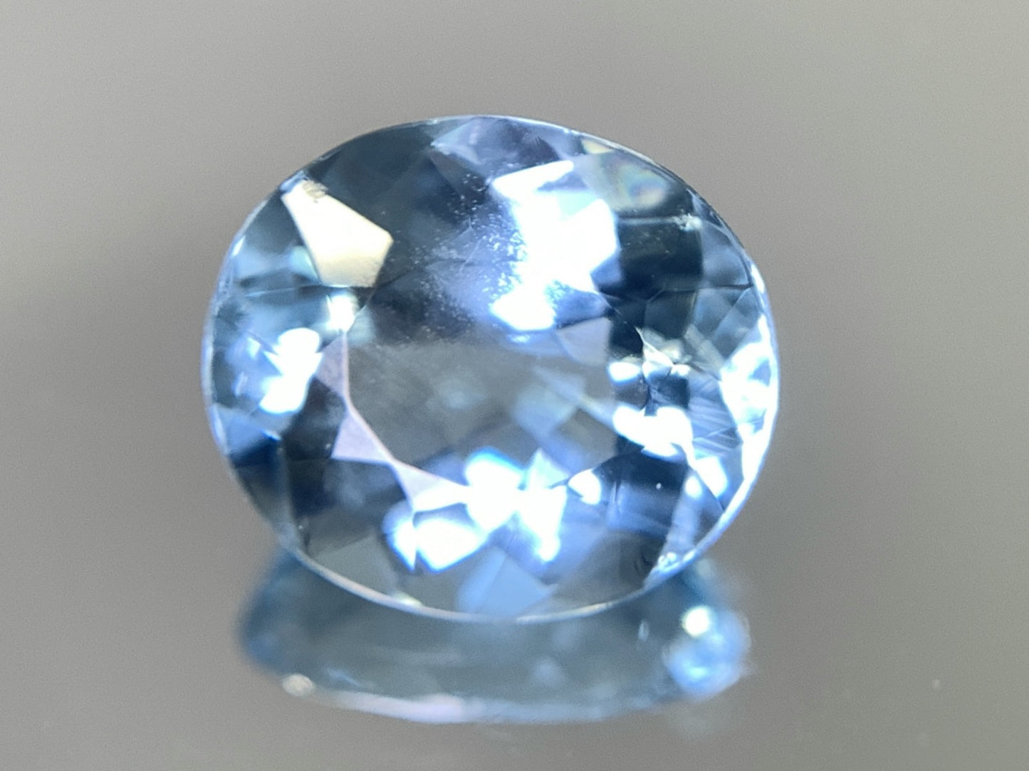 アクアマリン 3.121ct 宝石ソーティング付き  10.6㎜×9.4㎜×5.6㎜  ルース（ 裸石 ） 2425Y