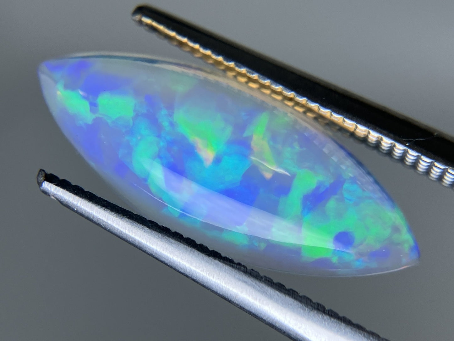 オパール 2.228ct 宝石ソーティング付き  18.8㎜×7.4㎜×3.6㎜  ルース（ 裸石 ） 3878YY