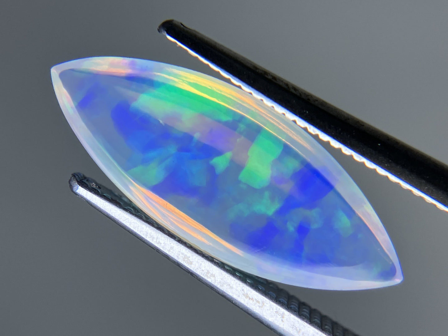 オパール 2.228ct 宝石ソーティング付き  18.8㎜×7.4㎜×3.6㎜  ルース（ 裸石 ） 3878YY