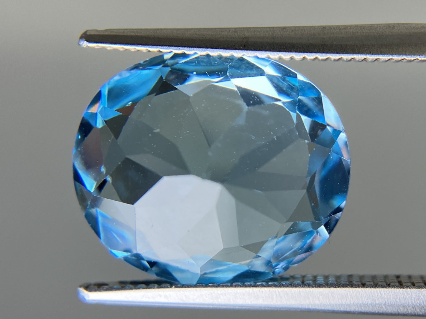 ブルートパーズ 天然 8.754ct 宝石ソーティング付き 13.9㎜×12.0㎜×7.1㎜ ルース（ 裸石 ） 6976YY