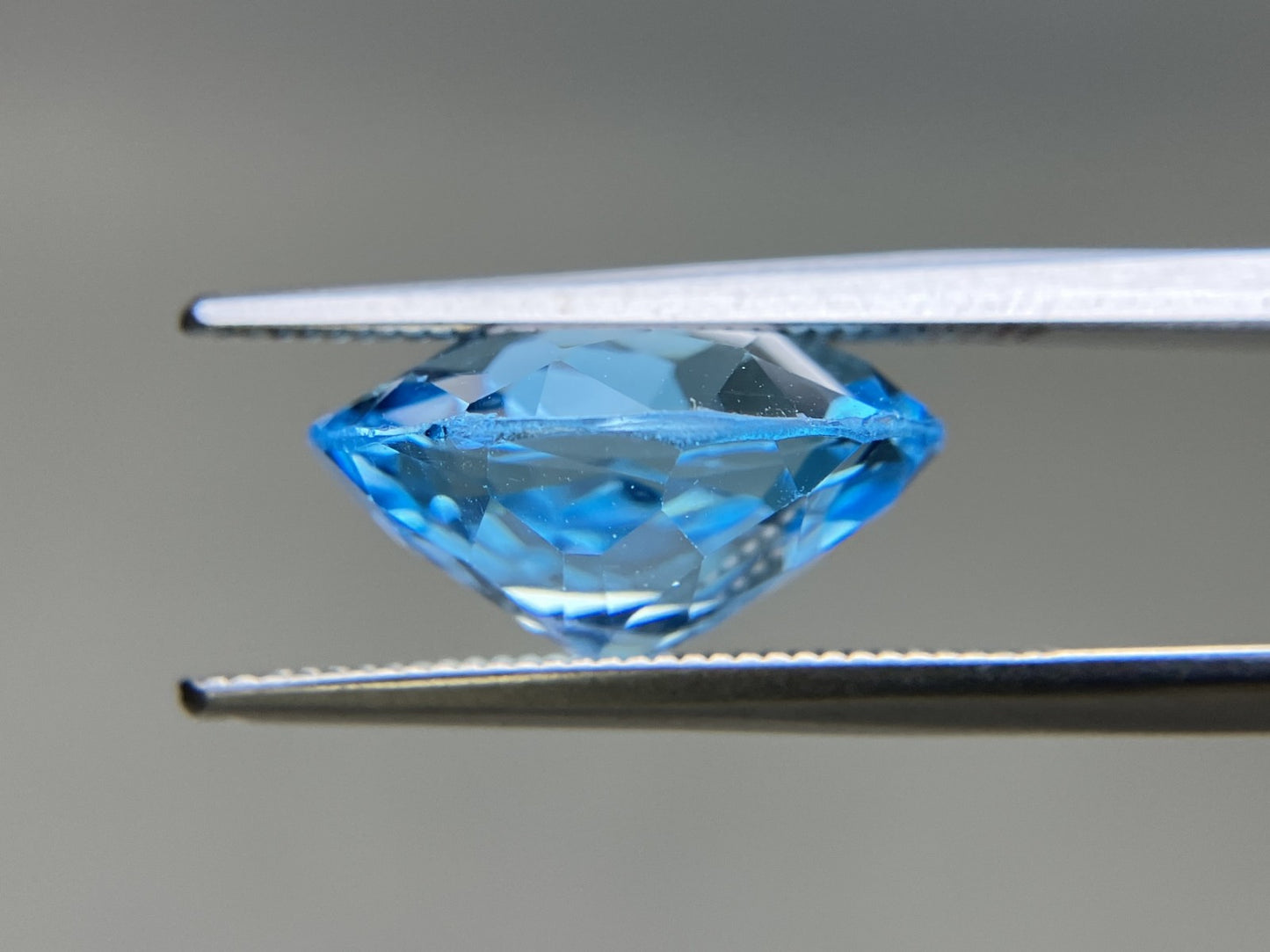 ブルートパーズ 天然 8.754ct 宝石ソーティング付き 13.9㎜×12.0㎜×7.1㎜ ルース（ 裸石 ） 6976YY