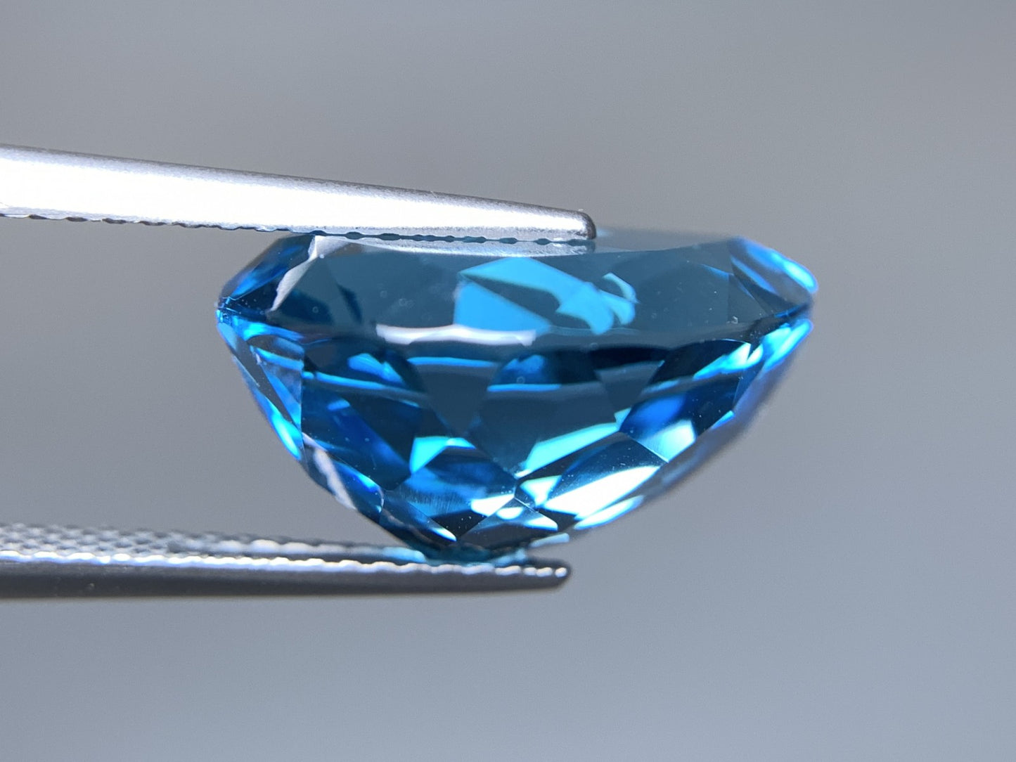 ブルートパーズ 天然 12.214ct 宝石ソーティング付き 16.1㎜×11.8㎜×8.5㎜ ルース（ 裸石 ） 6791Y