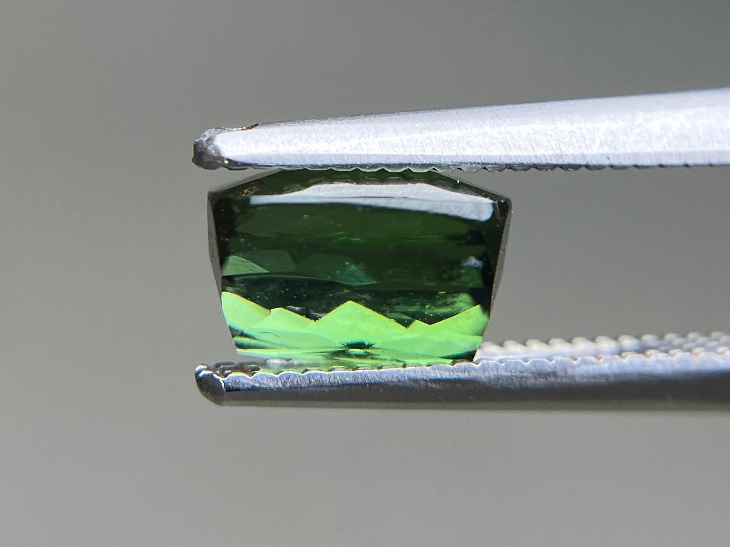 グリーントルマリン 天然 1.981ct 宝石ソーティング付き 7.0㎜×6.7㎜×4.6㎜ ルース（ 裸石 ） 7011YY