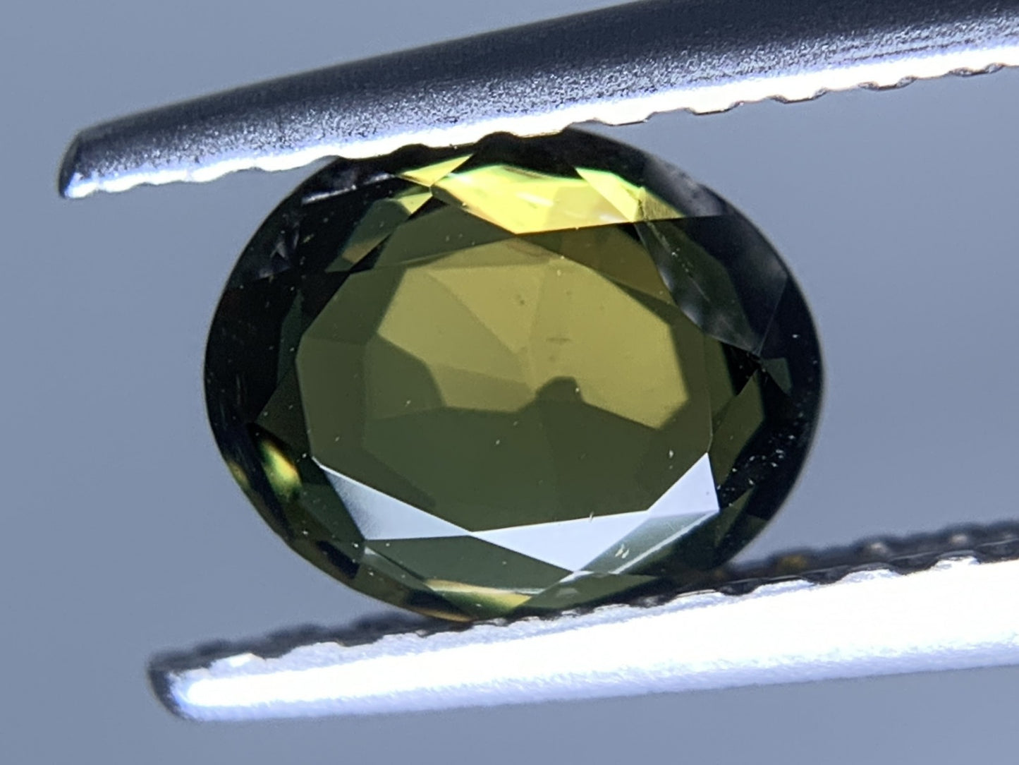アレキサンドライト 天然 0.853ct 宝石ソーティング付き 6.1㎜×5.0㎜×2.7㎜ ルース（ 裸石 ） 7766Y