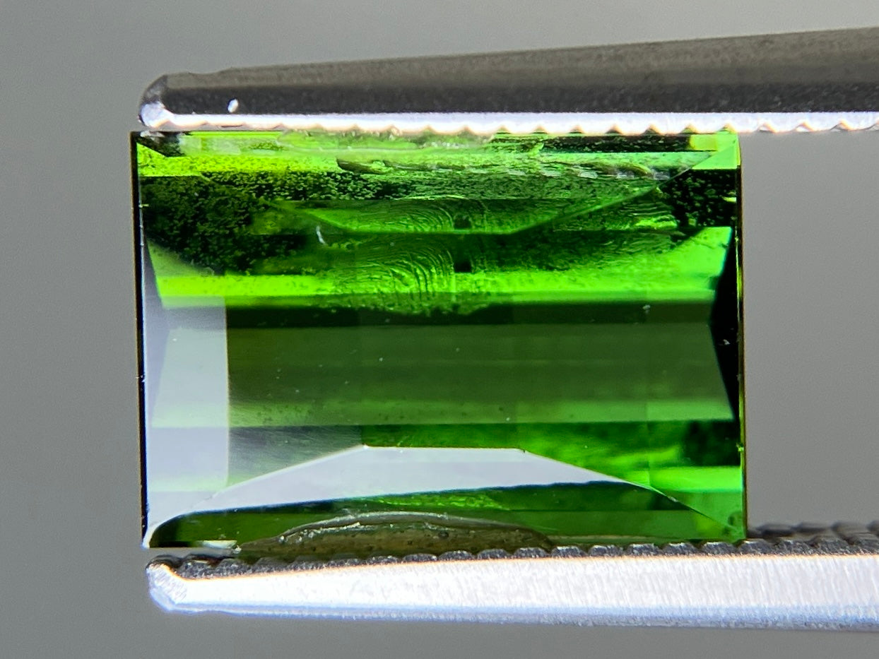 グリーントルマリン 天然 2.789ct 宝石ソーティング付き 9.9㎜×7.3㎜×4.4㎜ ルース（ 裸石 ） 7010YY