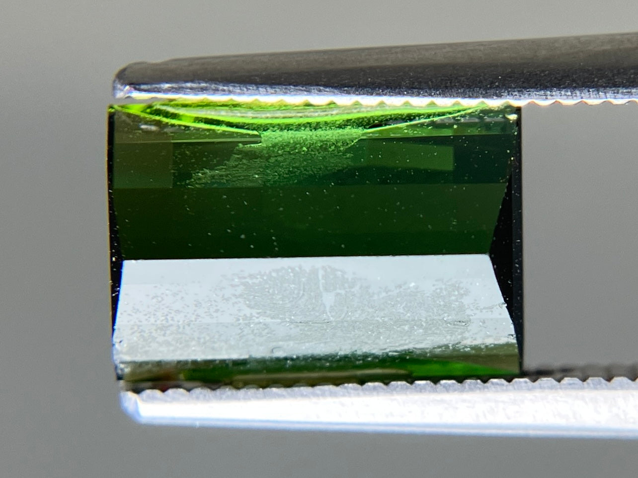 グリーントルマリン 天然 2.789ct 宝石ソーティング付き 9.9㎜×7.3㎜×4.4㎜ ルース（ 裸石 ） 7010YY