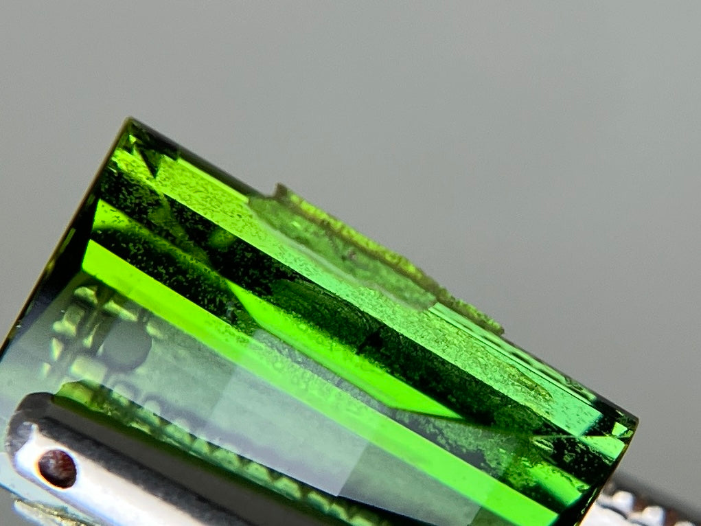グリーントルマリン 天然 2.789ct 宝石ソーティング付き 9.9㎜×7.3㎜×4.4㎜ ルース（ 裸石 ） 7010YY