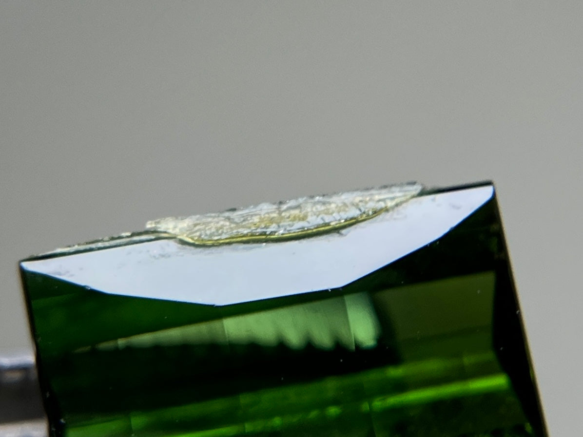 グリーントルマリン 天然 2.789ct 宝石ソーティング付き 9.9㎜×7.3㎜×4.4㎜ ルース（ 裸石 ） 7010YY