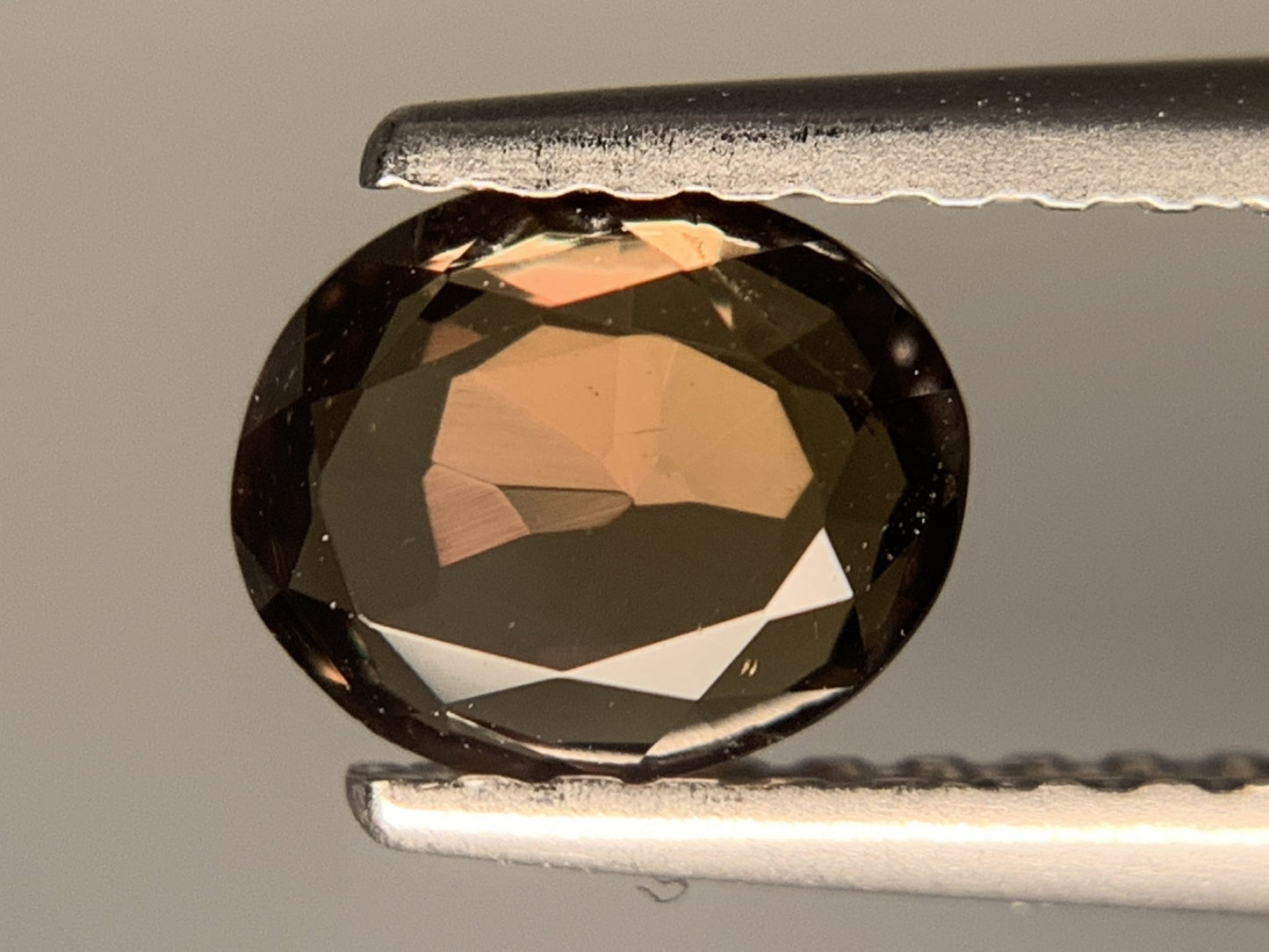 アレキサンドライト 天然 0.853ct 宝石ソーティング付き 6.1㎜×5.0㎜×2.7㎜ ルース（ 裸石 ） 7766Y