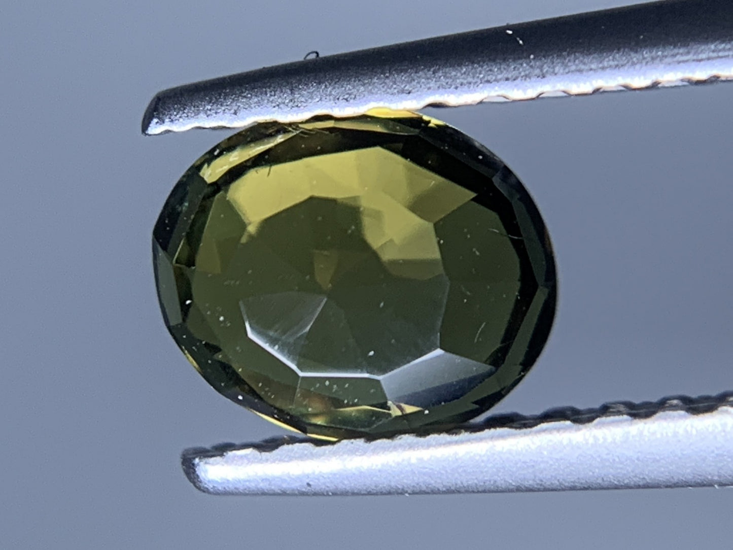 アレキサンドライト 天然 0.853ct 宝石ソーティング付き 6.1㎜×5.0㎜×2.7㎜ ルース（ 裸石 ） 7766Y