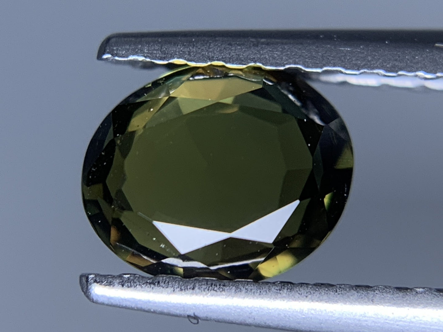 アレキサンドライト 天然 0.853ct 宝石ソーティング付き 6.1㎜×5.0㎜×2.7㎜ ルース（ 裸石 ） 7766Y