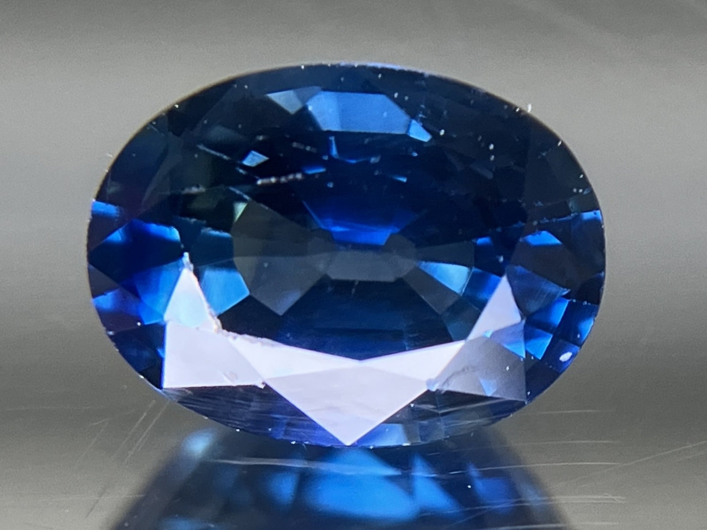 サファイア 1.08ct AIGS鑑別書付き ロイヤルブルー  7.01㎜×5.24㎜×3.62㎜ ルース（ 裸石 ） 3542YY