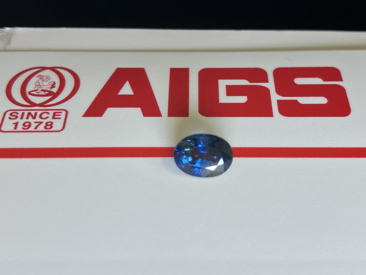 サファイア 1.08ct AIGS鑑別書付き ロイヤルブルー  7.01㎜×5.24㎜×3.62㎜ ルース（ 裸石 ） 3542YY