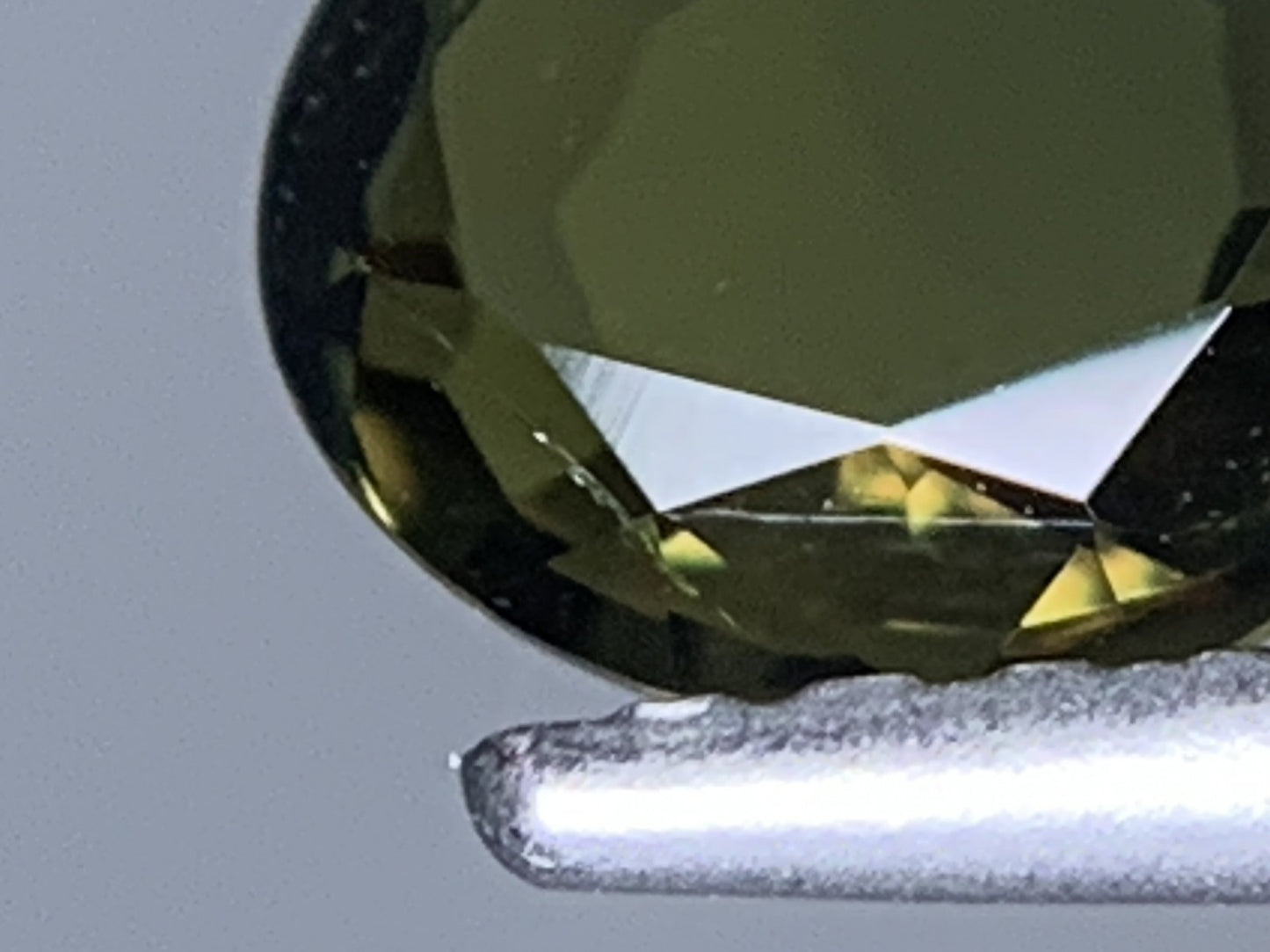 アレキサンドライト 天然 0.853ct 宝石ソーティング付き 6.1㎜×5.0㎜×2.7㎜ ルース（ 裸石 ） 7766Y