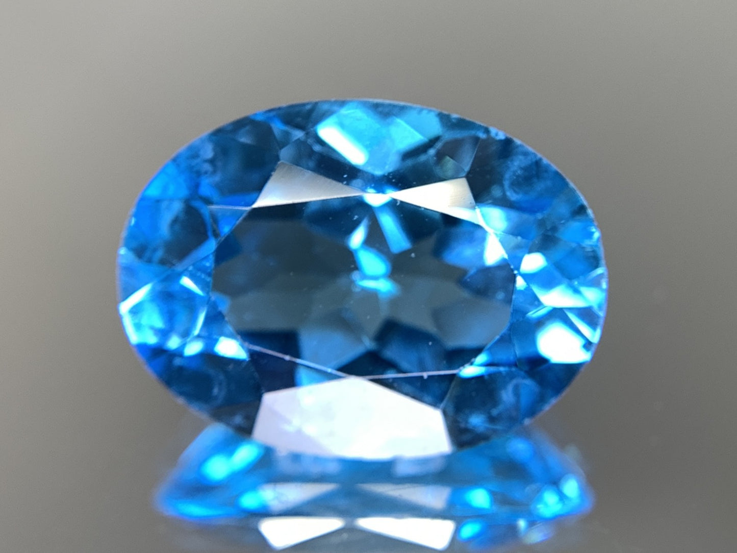 ブルートパーズ 天然 10.538ct 宝石ソーティング付き 15.9㎜×11.8㎜×7.9㎜ ルース（ 裸石 ） 6792Y