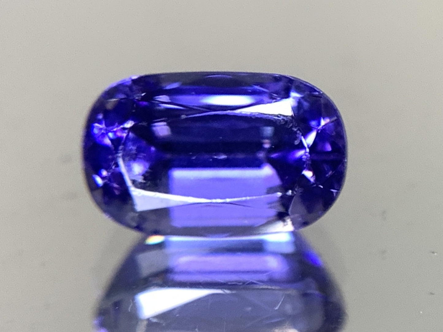 タンザナイト 1.65ct 宝石ソーティング付き  8.1㎜×5.1㎜×4.9㎜  ルース（ 裸石 ） 2432Y