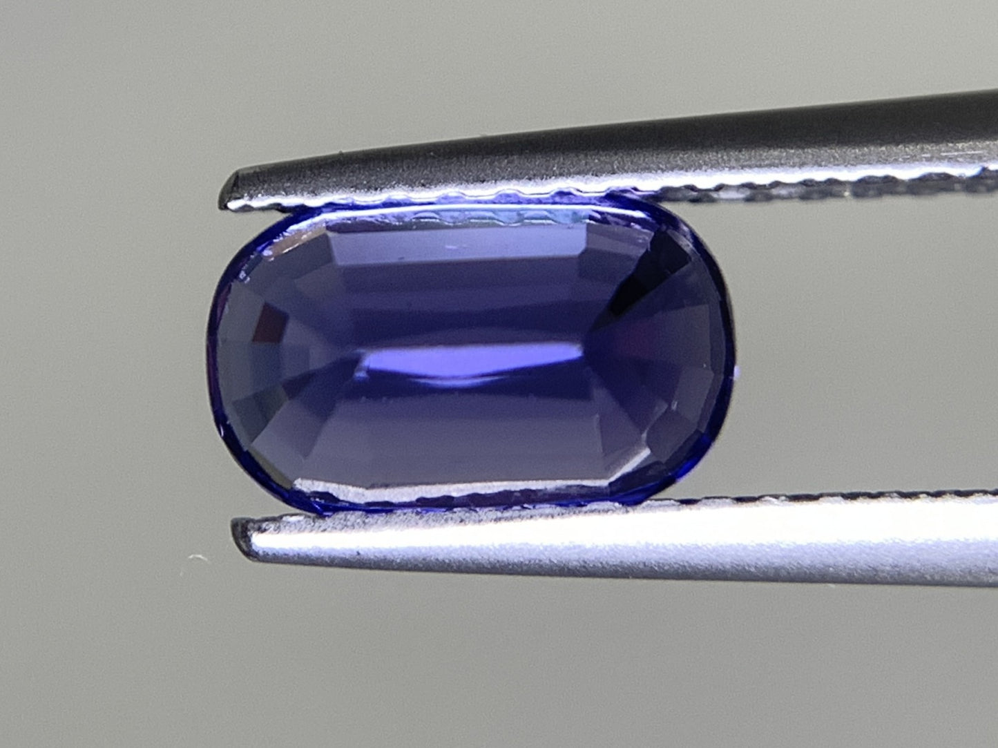 タンザナイト 1.65ct 宝石ソーティング付き  8.1㎜×5.1㎜×4.9㎜  ルース（ 裸石 ） 2432Y