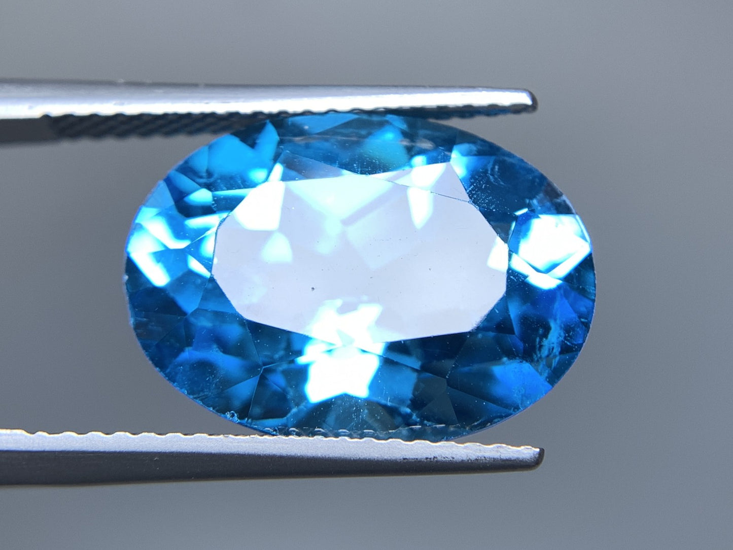 ブルートパーズ 天然 10.538ct 宝石ソーティング付き 15.9㎜×11.8㎜×7.9㎜ ルース（ 裸石 ） 6792Y