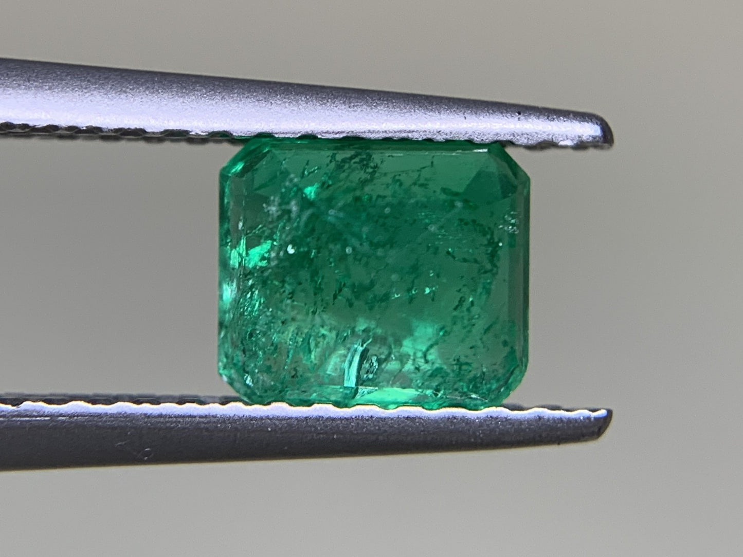 エメラルド 0.965ct 宝石ソーティング付き  6.0㎜×5.5㎜×3.6㎜  ルース（ 裸石 ） 3552Y