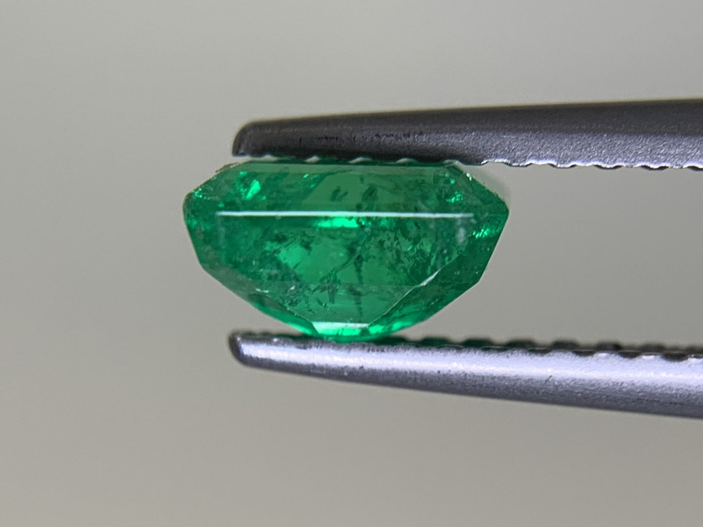エメラルド 0.965ct 宝石ソーティング付き  6.0㎜×5.5㎜×3.6㎜  ルース（ 裸石 ） 3552Y